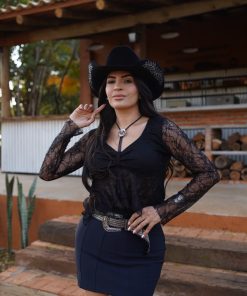 Blusa de Renda com Decote V e Detalhe Franzido