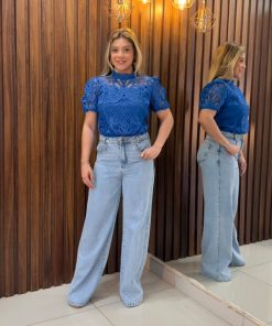 Blusa com detalhe em Renda